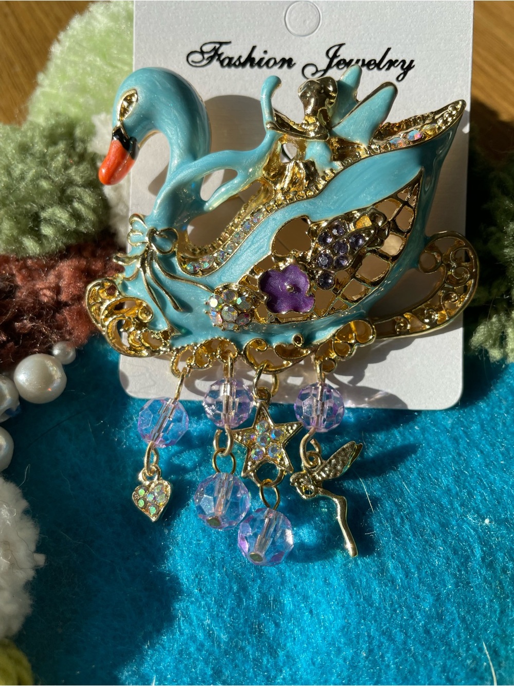 Fashion Jewelry Turquoise Swan Brooch with Gold Tone and Purple Flower